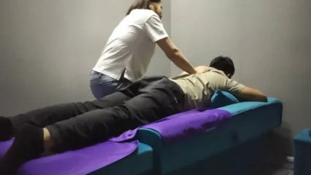 叫个技师按摩按着按着就插进去了