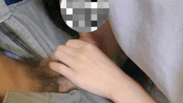 妹妹餐桌下舔食哥哥的肉棒