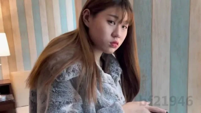 约炮刚结婚不久的人妻床上还很生涩-南橘
