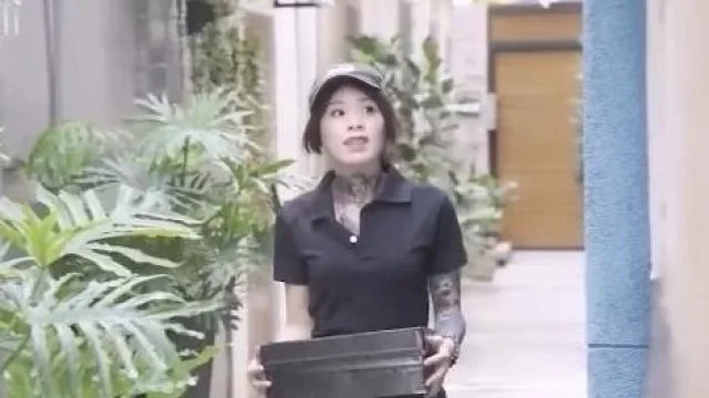威胁女快速员不做爱就给差评