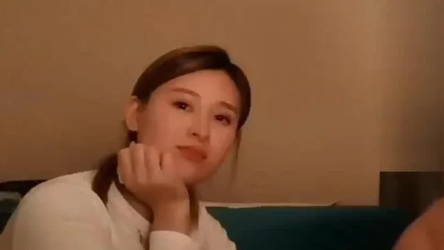 转椅上操翻小网红-土豪Pickupgirl