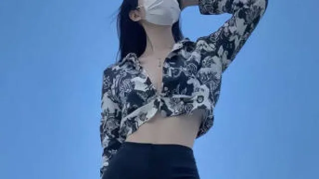 领导叫我出去应酬喝得烂醉回来看到姐姐在睡觉忍不住跟她强行发生关系