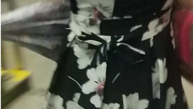 黑虎喷射之花裙美女被喷屁股