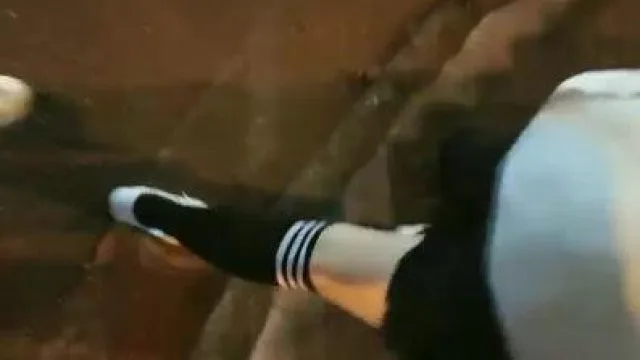 公园勾搭小姐姐带回家操逼