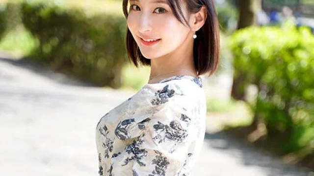 HMDNV-732 【レスで欲求不満】むっつり淫乱性欲ガチ強奥様28歳。担当美容師に浮気ち●ぽをおねだり！連続スプラッシュ生ハメイキ狂い中出しNTR！！