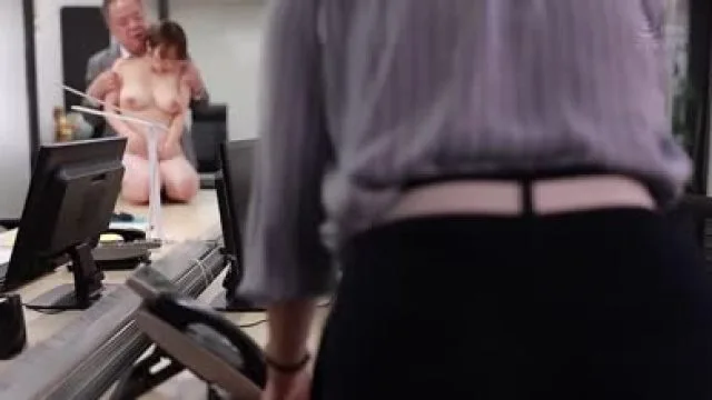 JUR-304 性感眼镜OL 宍户里帆