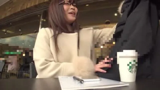 FC2PPV-1369561-在大学门口咖啡馆学习的女大学生
