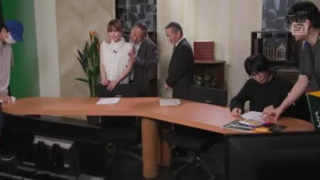 SONE-738 新人被上司性骚扰调教至发情 高清版