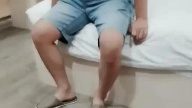 直播勾引酒店修理工做爱