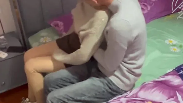 看着老婆在我们婚房床上被前男友操