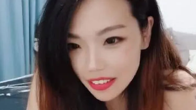 淫荡表姐尝试各种高难度性爱姿势