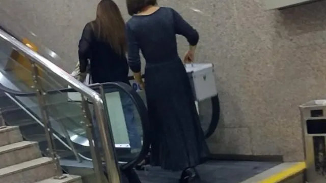 黑虎喷射之喷射俩妹子被骂死变态