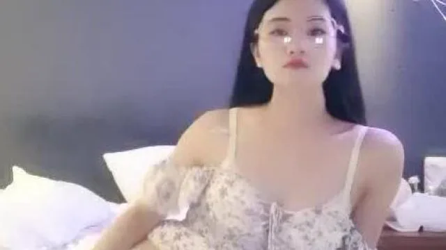 骚货一到酒店就摆出不同被操姿势