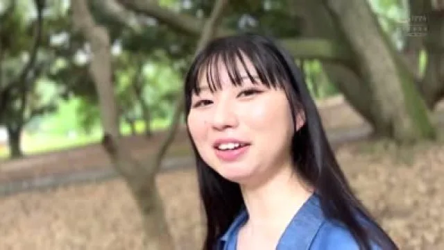 EBWH-180 13年前に大手企業のCMに出演した元子役が色白美巨乳になって復活 蒼井澪