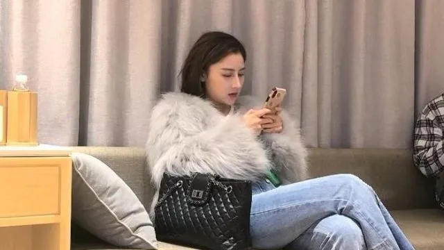 小宝寻花10-25又把前天操过的小美娜叫来了