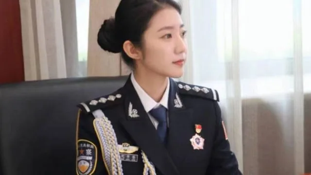 警花张津瑜七段整合不雅视频流出