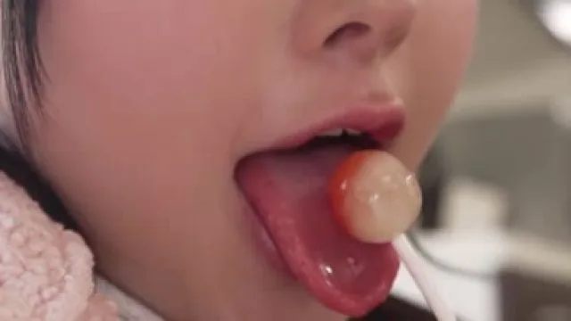 HUNTC-429 淫舌マセガキ義妹の舌使いがエロ過ぎる！義妹はただキャンディーを舐めてるだけなのに無性にエロくて思わずガン見