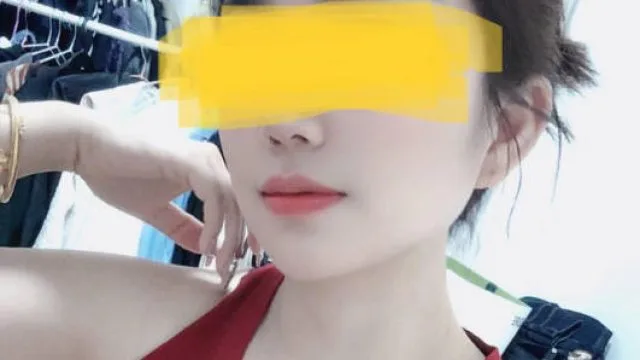 白嫩花店老板娘初体验很有做M的潜质伸着舌头接精太绝了