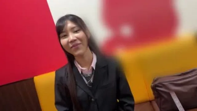 EROFV-324 【圧倒的】Z世代！歌って踊ることが大好きで地下アイドルになりたいと思っているガチオタクJ