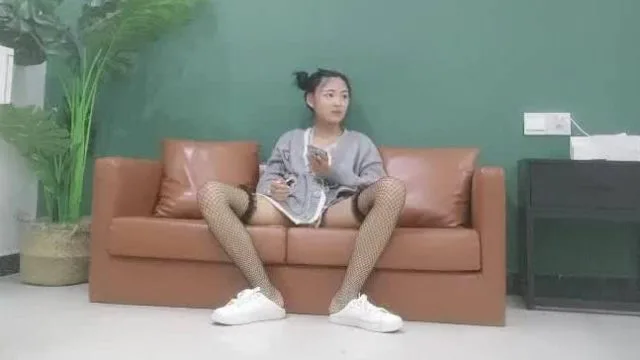 乡村寻花10-19哪吒头嫩妹