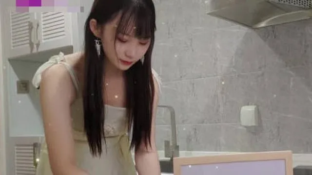 哥哥嫌弃妹妹做的月饼最后内射中出-糖糖