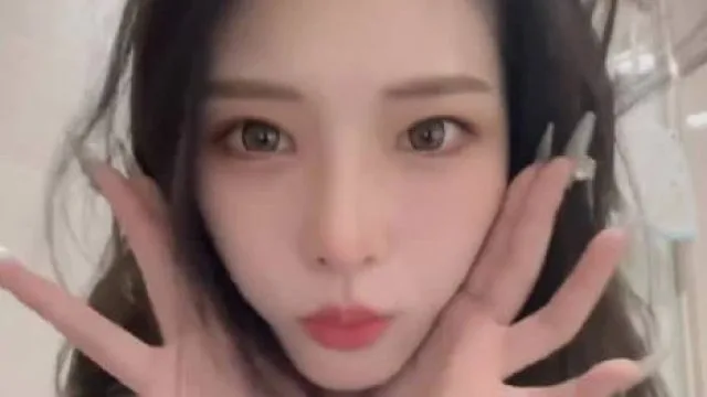 可爱活泼的美女被干到失声-Looks