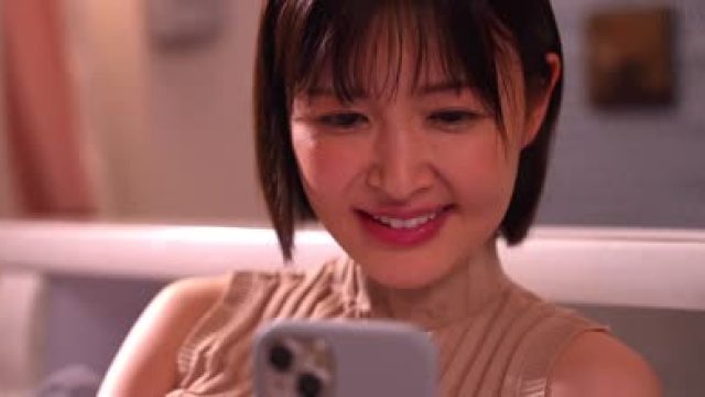 DLDSS-404 夫の不在中、欲求不満の人妻が唾液を絡ませ自ら腰を振る。接吻中出し不倫 角奈保