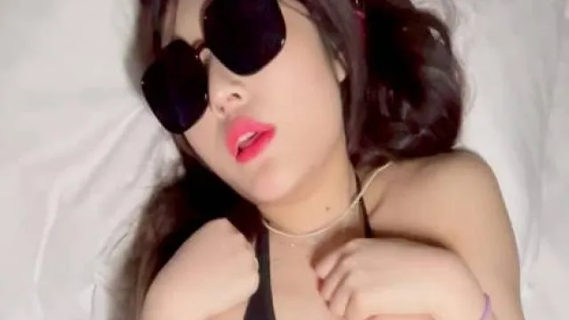 約炮紀錄連體絲襪誘惑哥哥上我床-布丁