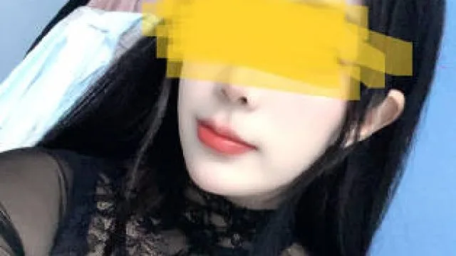 偷情极品美妇中途给她老公打电话差点被发现了