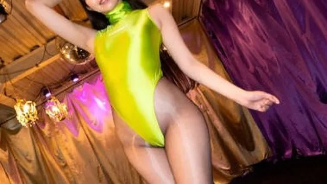 FLAV-411 HYPER FETISH 乳首ビンビンにしながら勃起ち○ぽ咥えて嬉ションイキ狂いのお下劣長身美脚ハイレグRQはみんなの性処理肉便器 巴ひかり