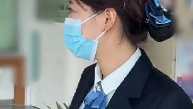 用春药再次爆操已婚的银行小姐姐