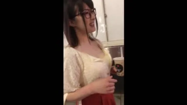 403obut-003 一米72的巨乳女孩刚开始很害羞，后来居然反客为主，快要帮我给吃了。