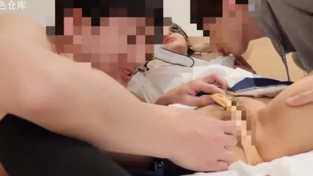 FC2PPV-1104852-私摄露脸禁忌全民关注F罩杯偶像与宅男私拍成功梦幻三人行附带露脸射精影像特别版