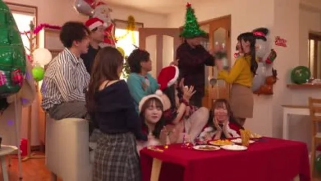 OFSD-051 陽キャたちのクリパで大乱交！？陽キャなボクには場違いなクリスマスパーティーだと思ったら誰かがイタズラで飲み物に媚●を混入！