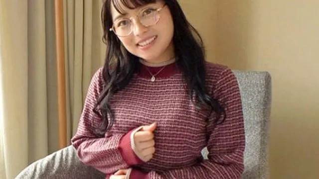 200GANA-2392邀请大学知性美女接受采访，用大肉棒让她意乱神迷，美尻不断进行拍打。