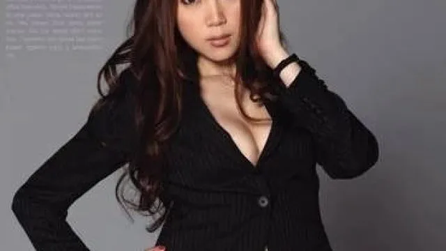PGD-544 痴女OL的丝袜美腿射精诱惑