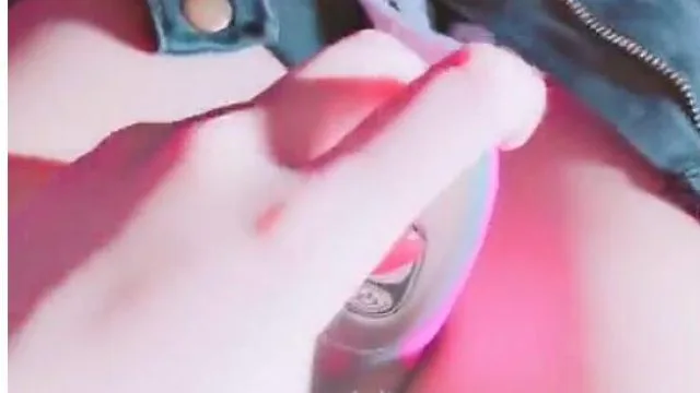 少妇家里闲得慌拿性道具偷偷自慰