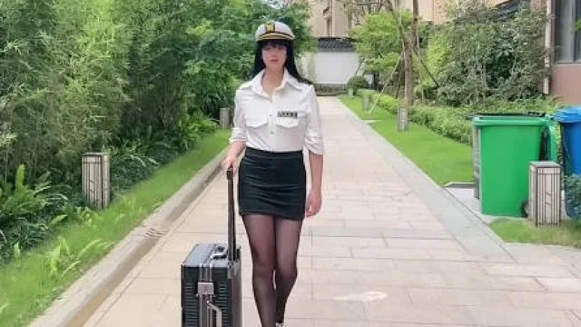 堕落空姐下机约炮初体验
