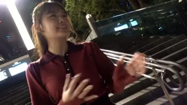 300maan-608超绝童颜美乳美女在横滨3P约会，超敏感体质M姿势放尿，猥亵的表情射精连连。