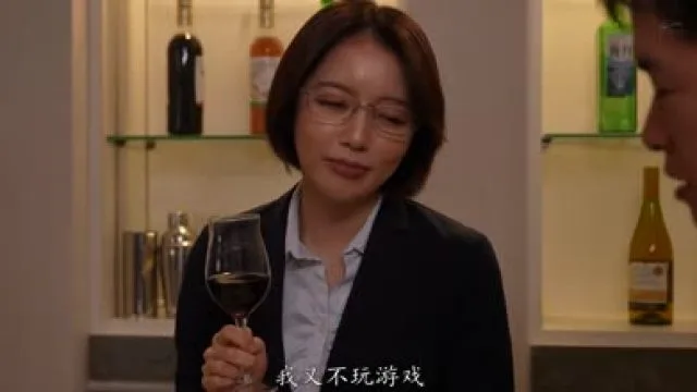 MOND-296我终于有机会跟我憧憬的美女上司做爱了-美咲かんな