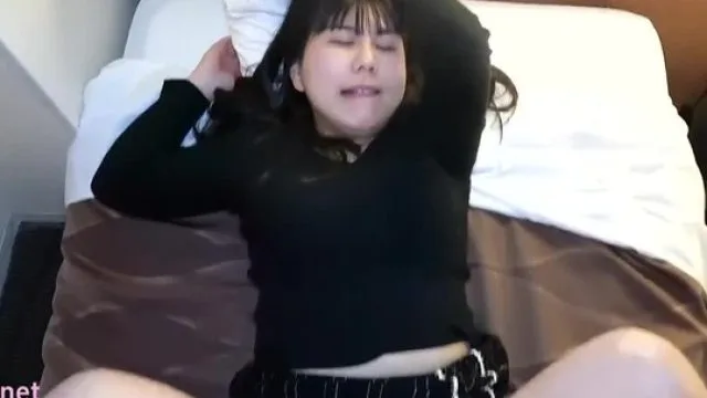 FC2PPV-4355350 熟食店员脱衣遭射 巨乳震撼