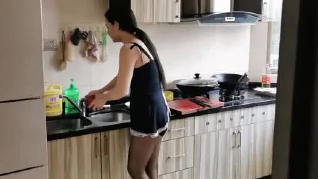 发情的妈妈勾引儿子的朋友