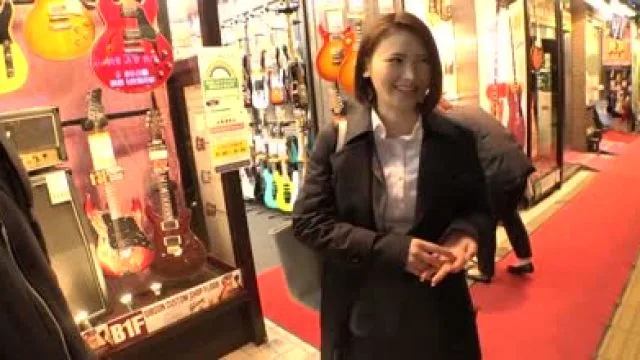 200gana-2460游说捡到书的知性女子看起来是认真系但其实经验丰富的不动产OL