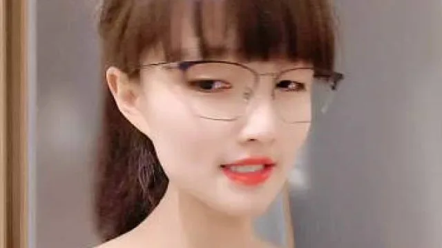 口爆淫荡苗条少妇