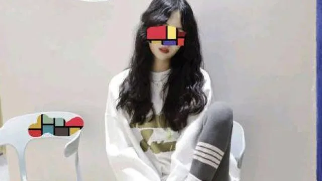 为了不让小奶牛女儿夜里出去我开苞了十八年前亲自创造出来的女儿
