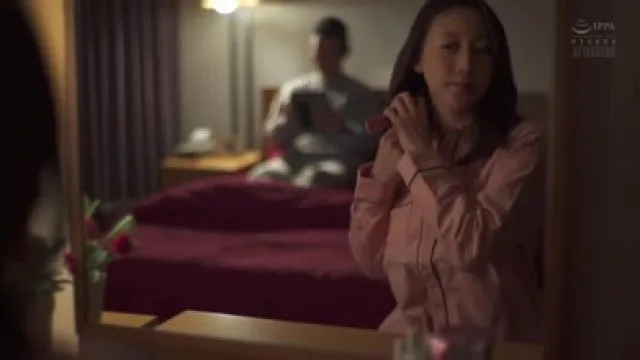 ADN-165侵犯熟睡中的巨乳继母松下纱荣子，从此变成我的内射性伴侣。